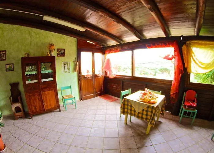 ファームステイ Agriturismo Sardo Campavaglio